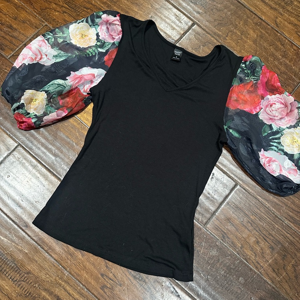 Emery‎ Rose Elegant Black Blouse with Floral Puff Sleeves